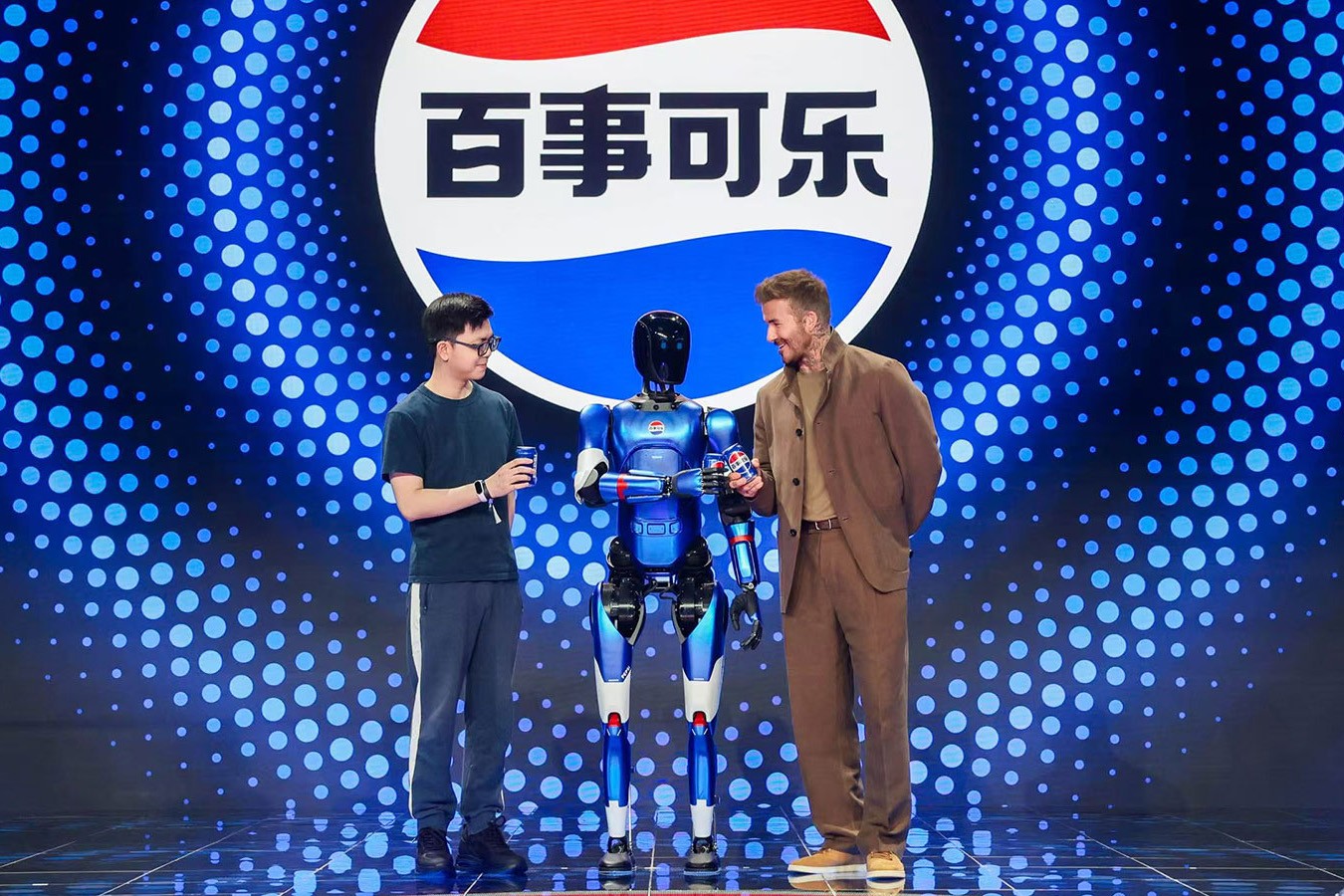 乐玩lewinn机器人携手百事中国共创“百事蓝宝” 共燃渴望新章